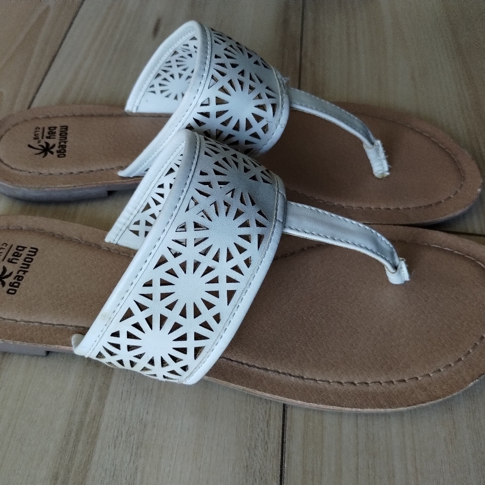 2 for $25 (Shoes size 8 lot of 2 items)